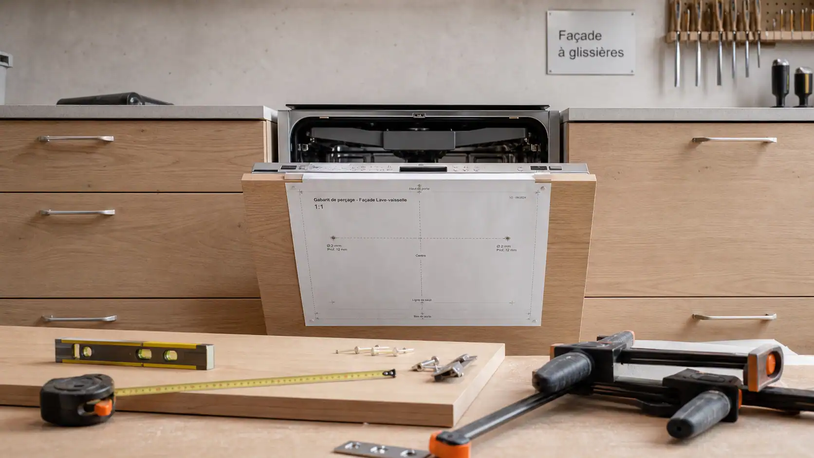 Installation porte lave vaisselle encastrable : alignement parfait de la façade