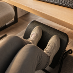Bureau repose pied sous plateau à 72/74 cm, appui stable