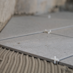 Pose carrelage diagonale 45° : coupes nettes