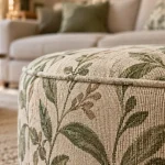 pouf tapissier salon rond floral beige-vert, passepoil visible